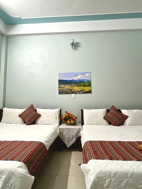 Postel nebo postele na pokoji v ubytování Local Ha Giang Tours & Hotel