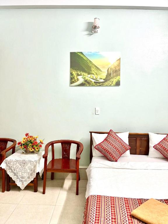 Local Ha Giang Tours & Hotel - Budget Double Room