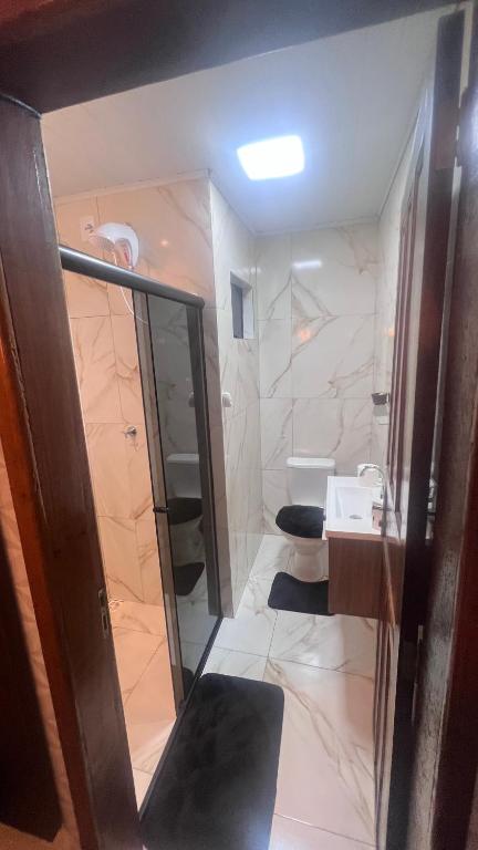 Vannituba majutusasutuses Quarto Aconchegante N 1