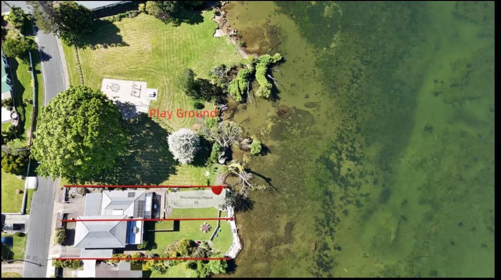 Fabulous Lake Front House-Private lake access - Resim 11