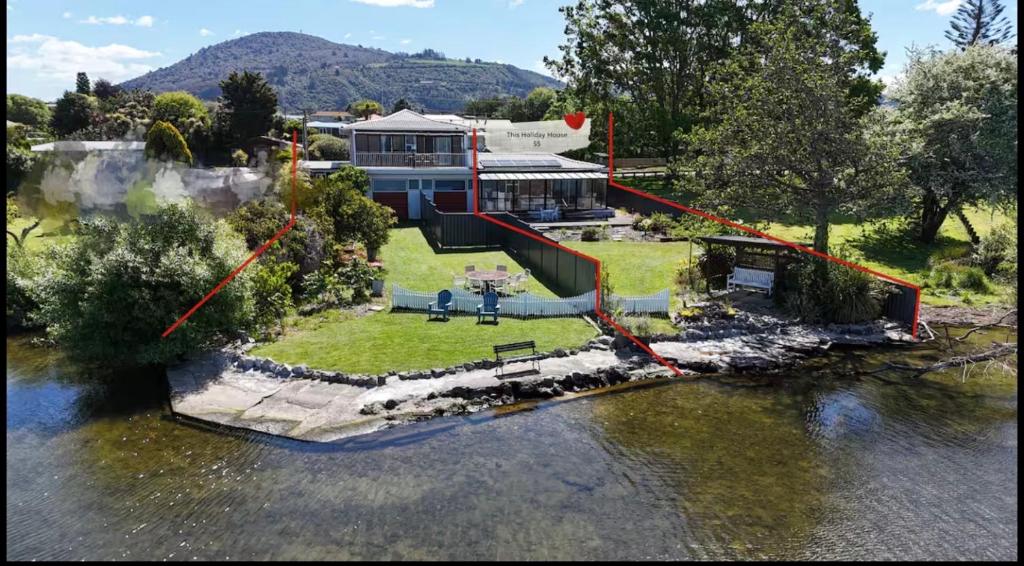 Fabulous Lake Front House-Private lake access - Resim 6