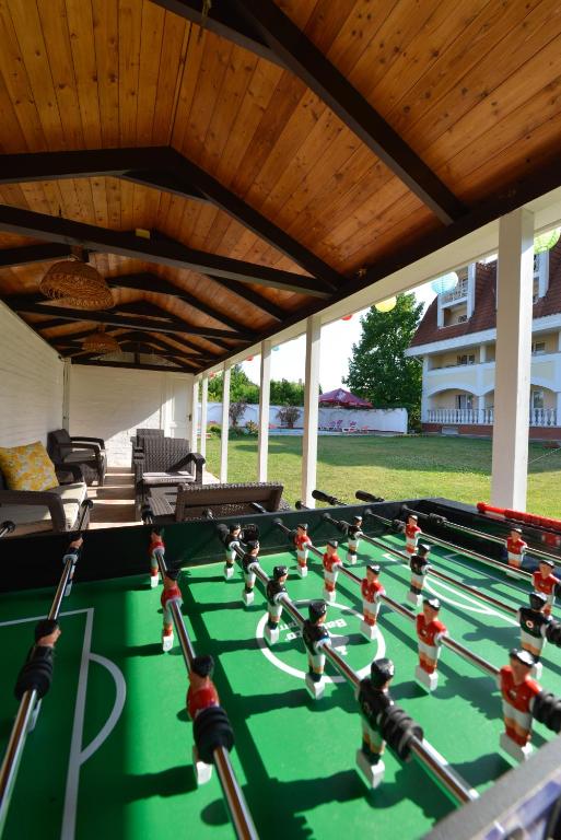 Biliár nebo kulečník v ubytování Wellness Hotel Kakadu