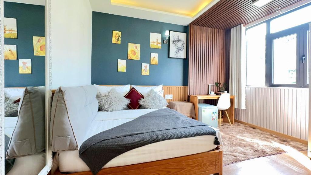 Giường trong phòng chung tại Dalat ECO Hotel 2