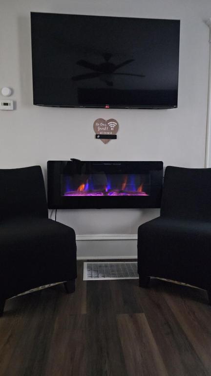 a living room with two chairs and a fire place at Tranquil studio oasis in Minneapolis