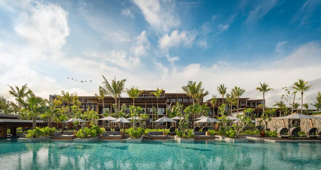 Bazén v ubytování Hotel Indigo Bintan Lagoi Beach by IHG nebo v jeho okolí