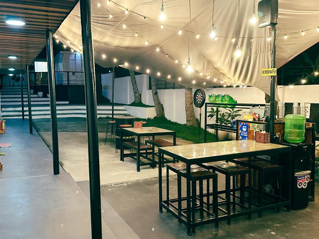 Prostor za sedenje u objektu Pig Dive Hostel Moalboal