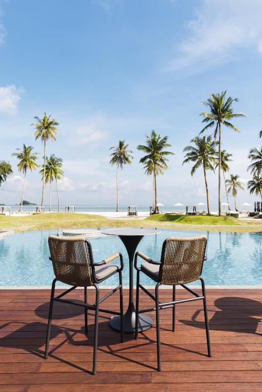 Bazén v ubytování Hotel Indigo Bintan Lagoi Beach by IHG nebo v jeho okolí