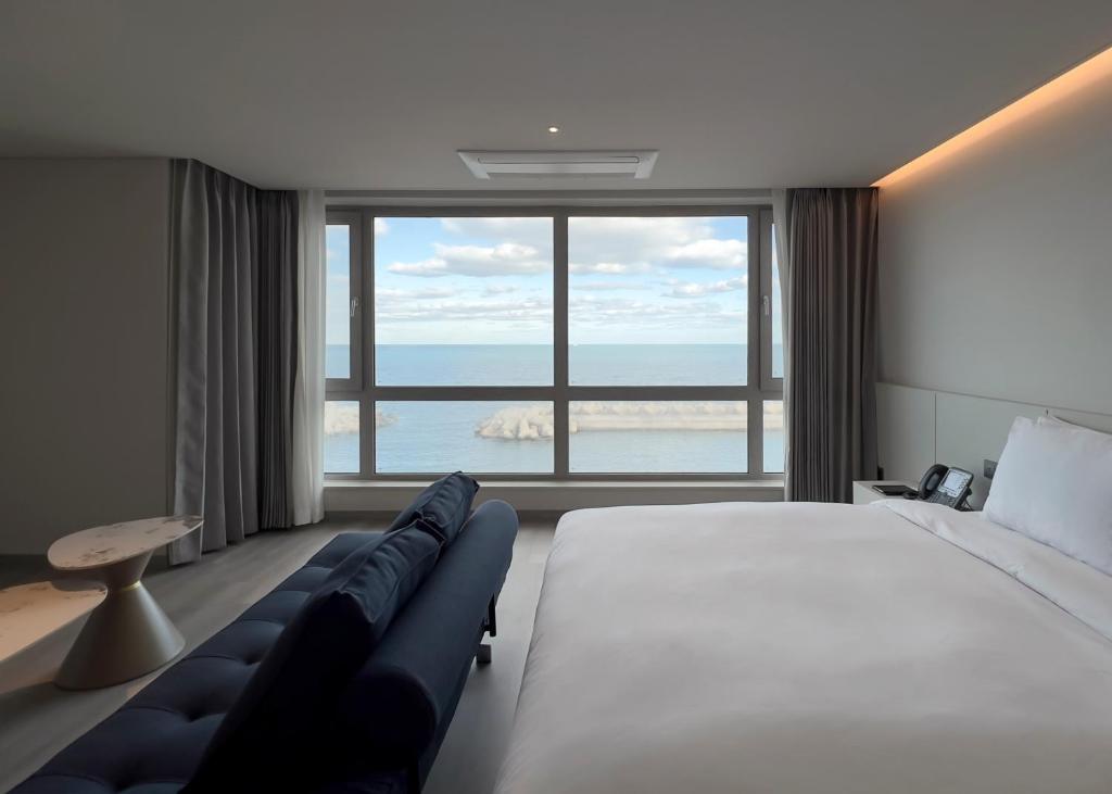 Ocean Suites Jeju Hotel - Superior Family Double Room With Ocean View