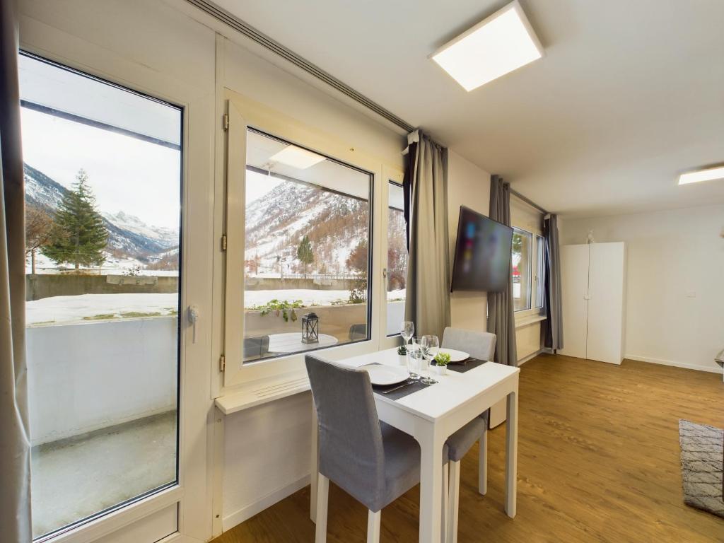 TV a/nebo společenská místnost v ubytování Breathtaking View Apartment near Zermatt with Parking