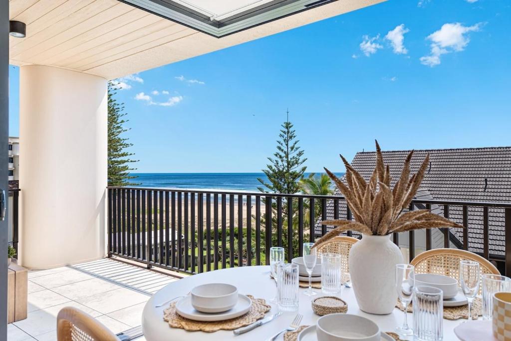 Beachfront · Private Beach Palm Beach Paradise - Housity