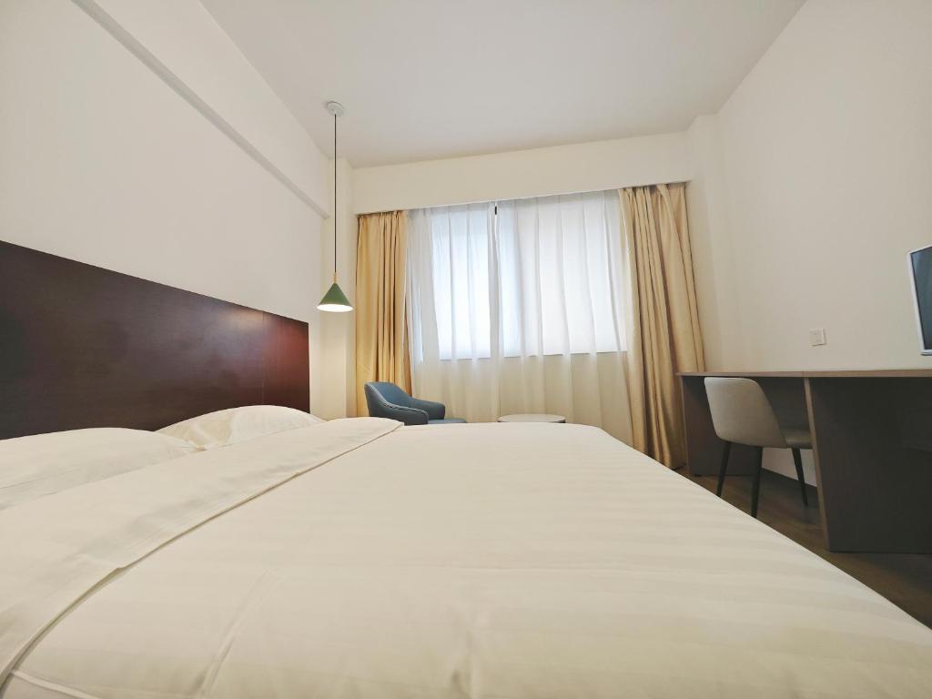 Postel nebo postele na pokoji v ubytování Shenzhen Xinghua Hotel