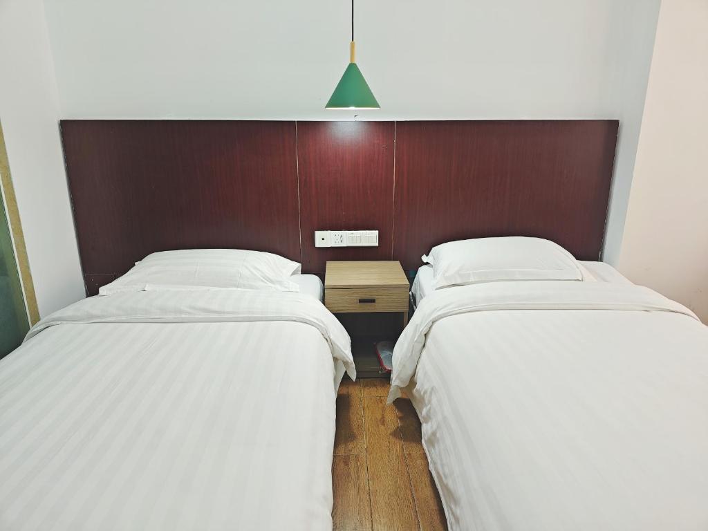 Postel nebo postele na pokoji v ubytování Shenzhen Xinghua Hotel