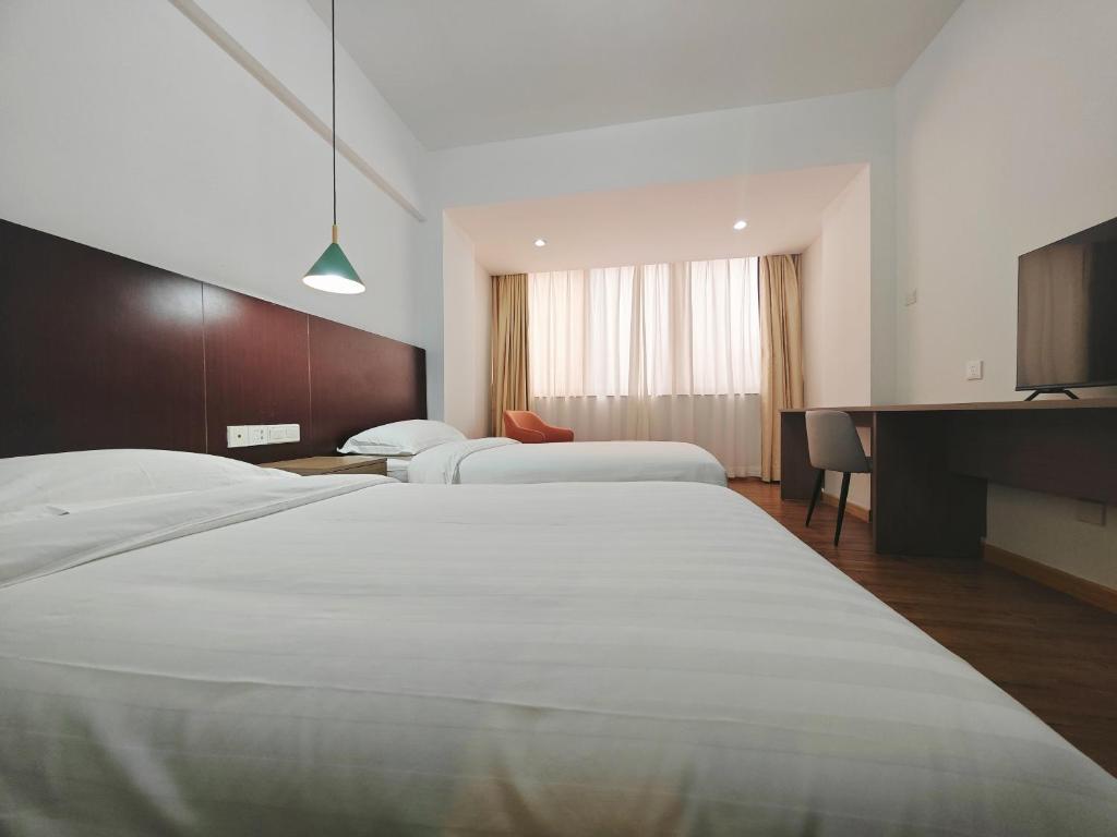 Postel nebo postele na pokoji v ubytování Shenzhen Xinghua Hotel