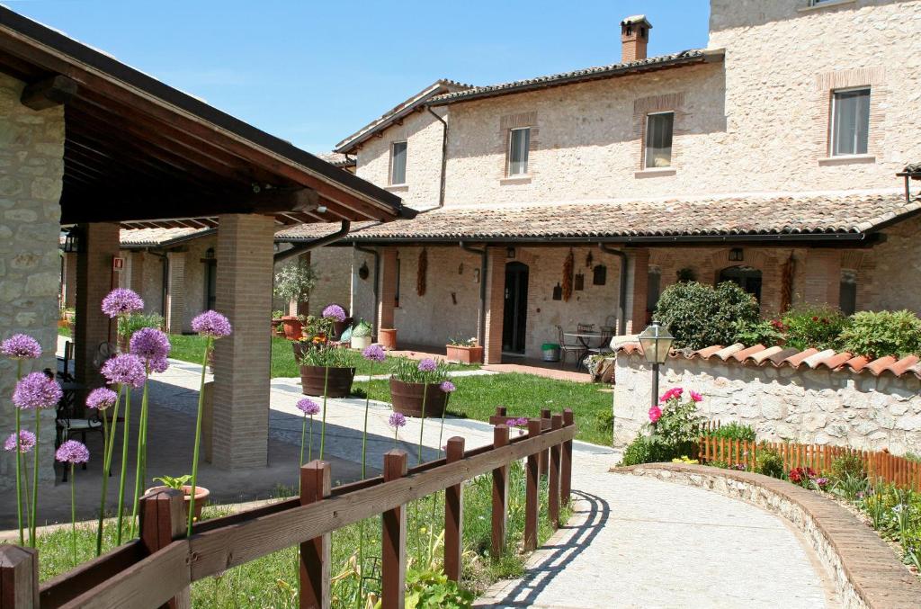 Vonkajšia záhrada v ubytovaní Agriturismo Casale nel Parco dei Monti Sibillini