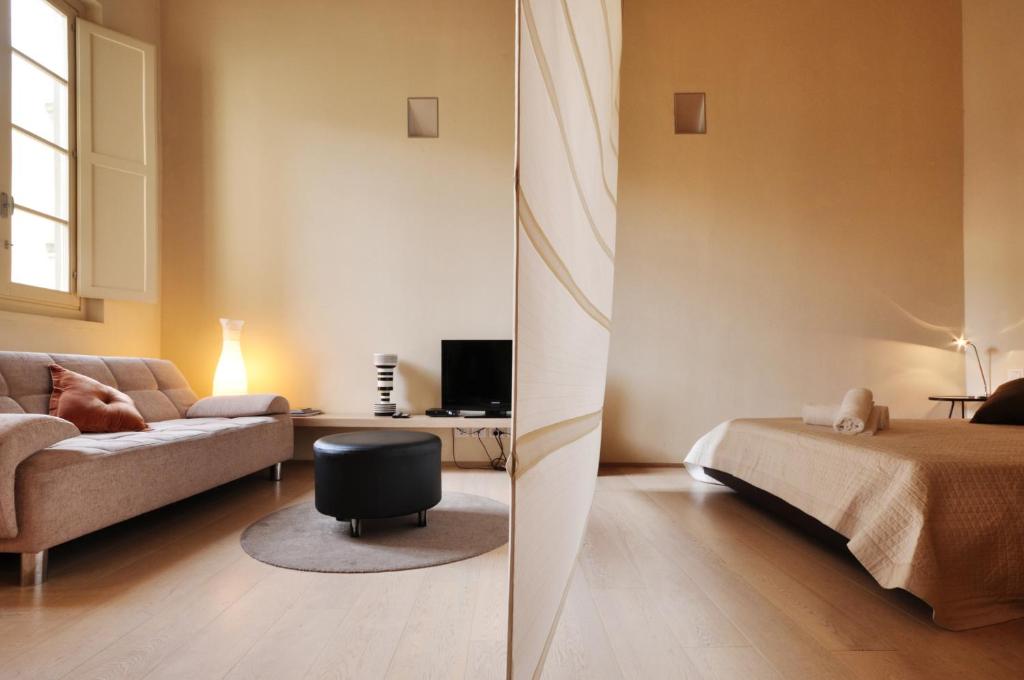 Un pat sau paturi într-o cameră la Vigna Nuova Suites