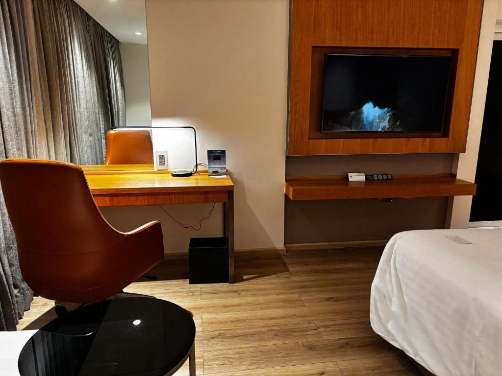 TV a/nebo společenská místnost v ubytování Courtyard by Marriott Nashik