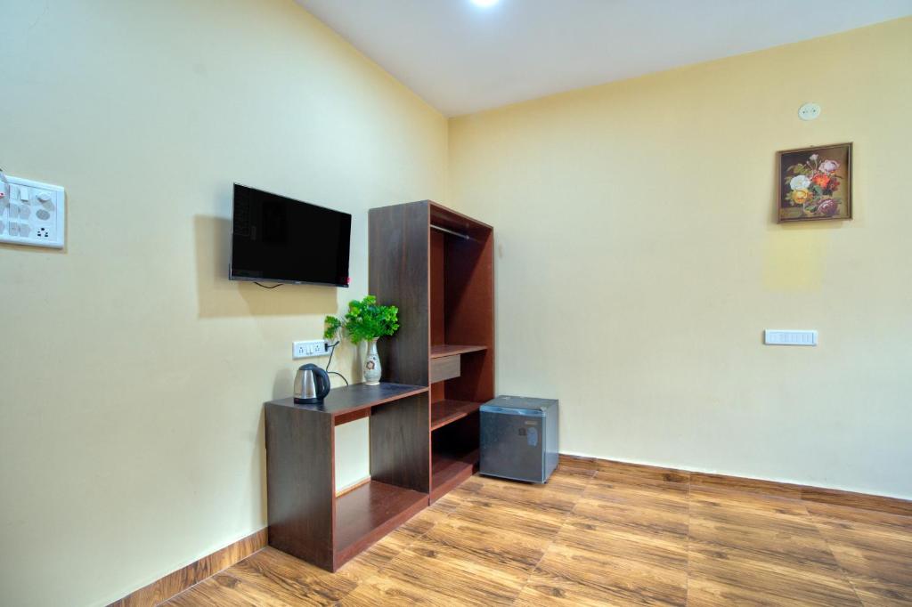 TV a/nebo společenská místnost v ubytování Leelas Guest House