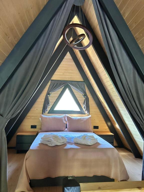 Postel nebo postele na pokoji v ubytování Erciva Bungalov