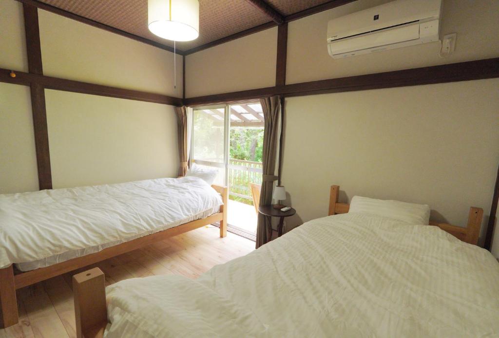 Postel nebo postele na pokoji v ubytování Kitakaruizawa Isshoan ~北軽井沢 一菖庵~