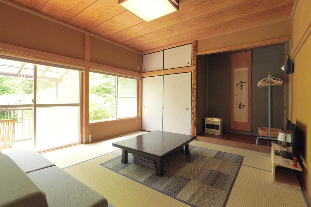 Postel nebo postele na pokoji v ubytování Kitakaruizawa Isshoan ~北軽井沢 一菖庵~