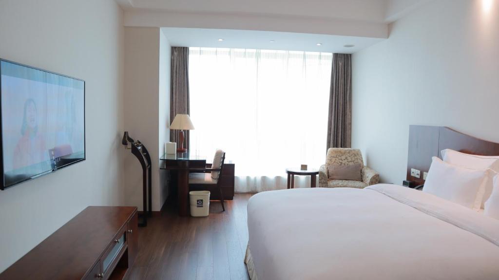 Postel nebo postele na pokoji v ubytování Shanghai Metropark Jichen Hotel