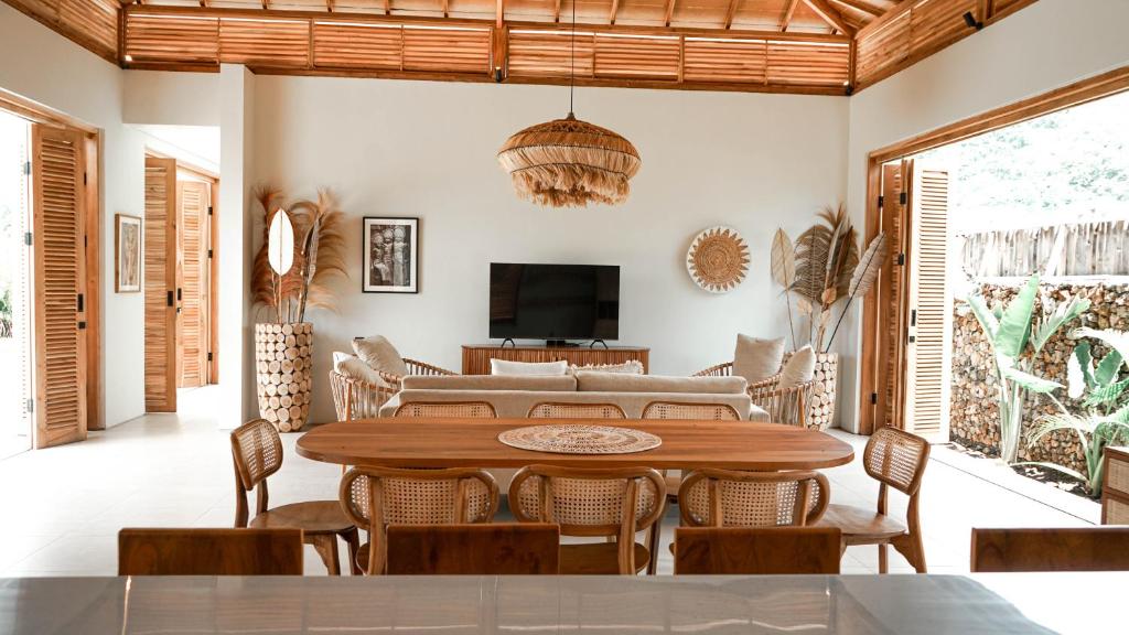 Μια τηλεόραση ή/και κέντρο ψυχαγωγίας στο Villa Elior Selong Belanak, South Lombok