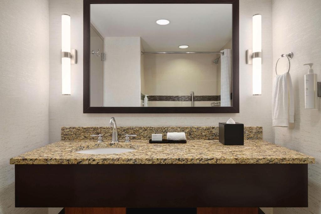 Embassy Suites Chattanooga Hamilton Place photo