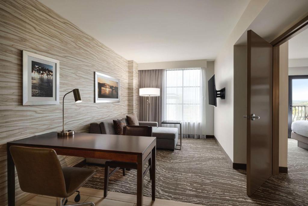Embassy Suites Chattanooga Hamilton Place photo