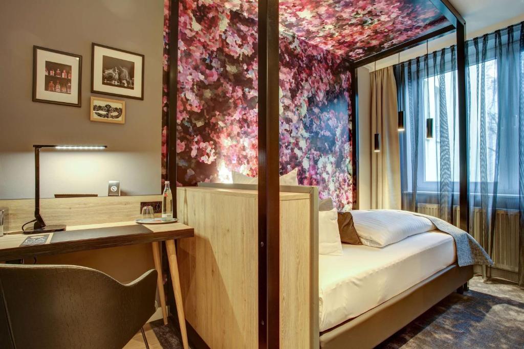 Vienna House Easy by Wyndham Hamburg City - Resim 16