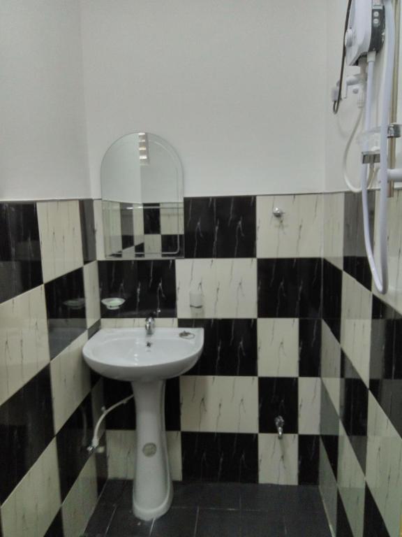 Koupelna v ubytování Isuru Homestay