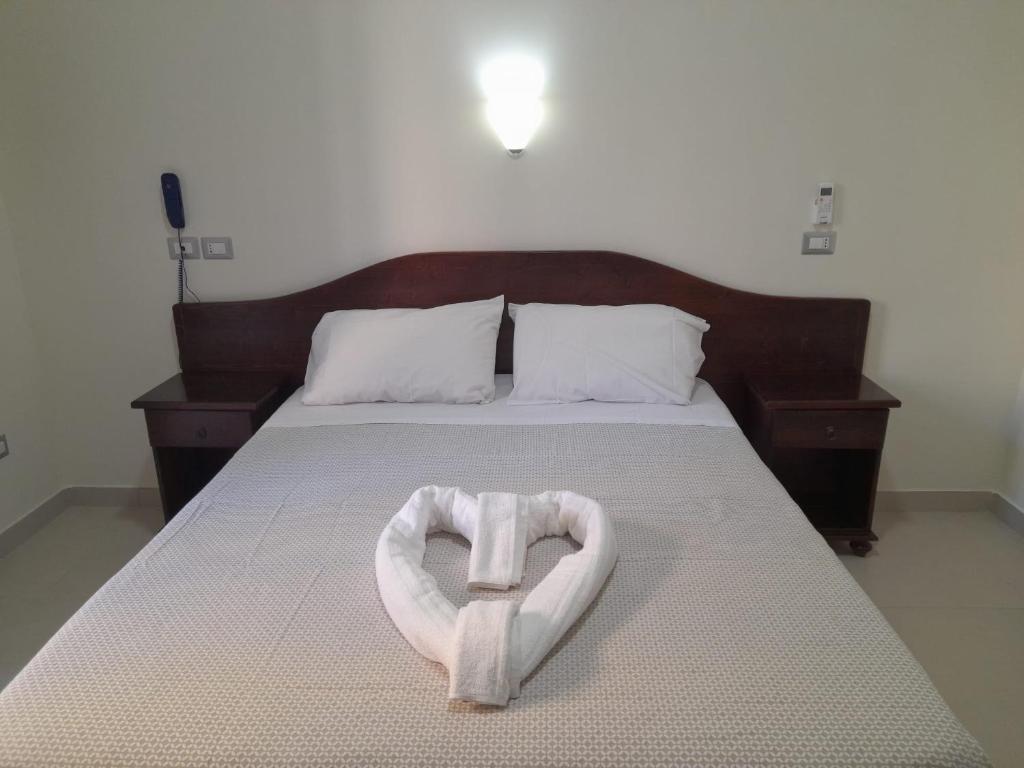 Postel nebo postele na pokoji v ubytování Hotel Vittorio Veneto Napoli