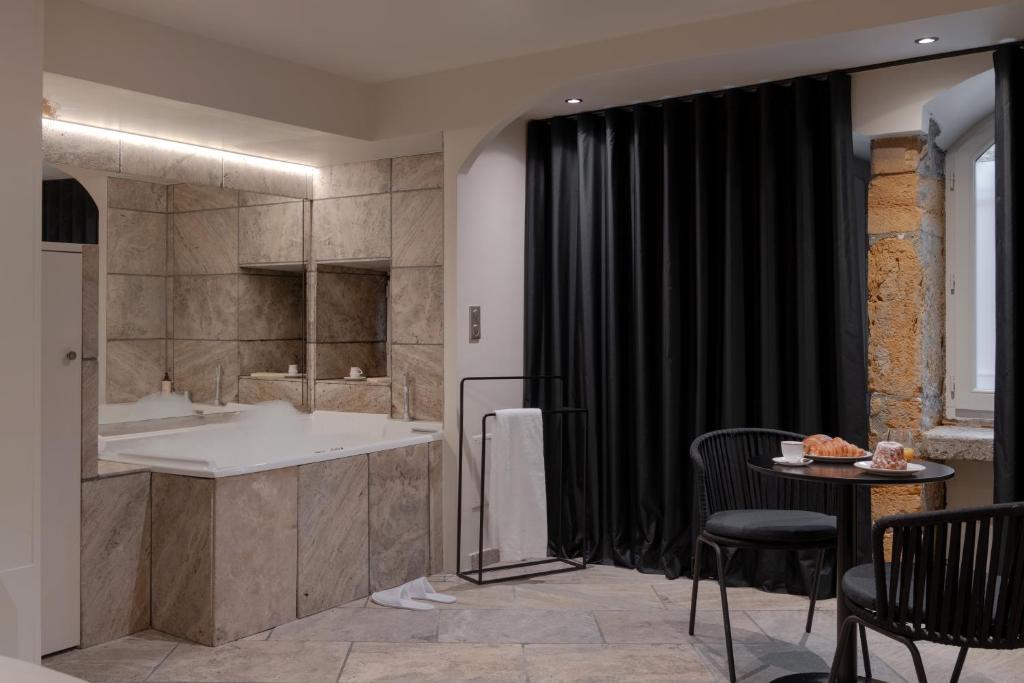 MiHotel Le Gourguillon - Resim 4