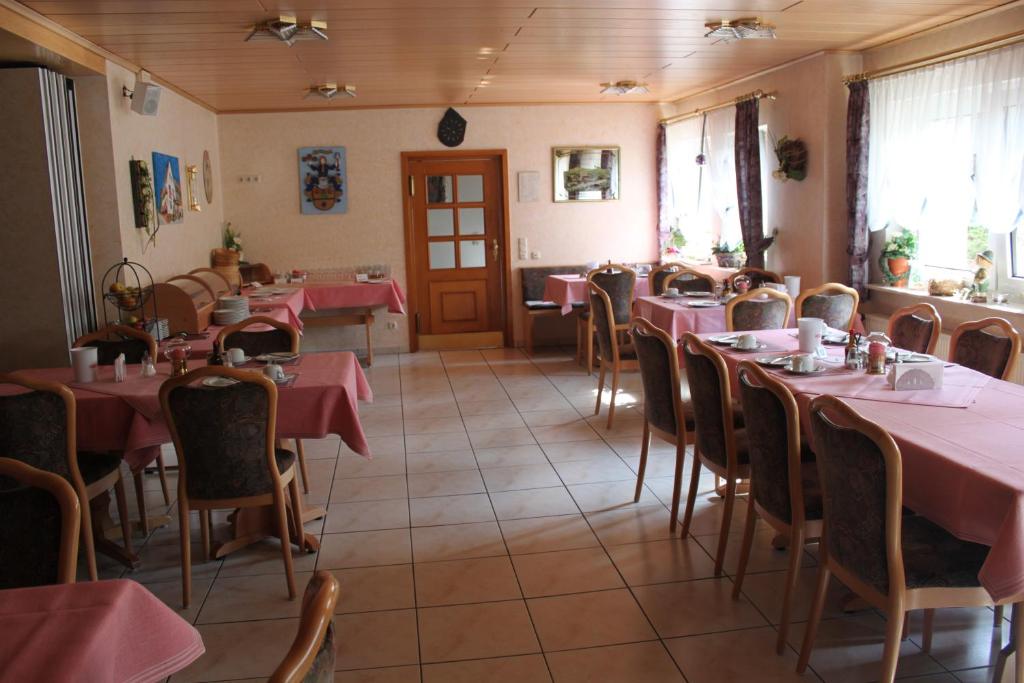 Restaurace v ubytování Landgasthof Hotel Sauer