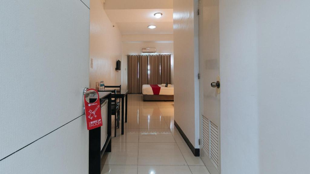 Kuchyň nebo kuchyňský kout v ubytování RedDoorz Plus at Banawe Quezon City