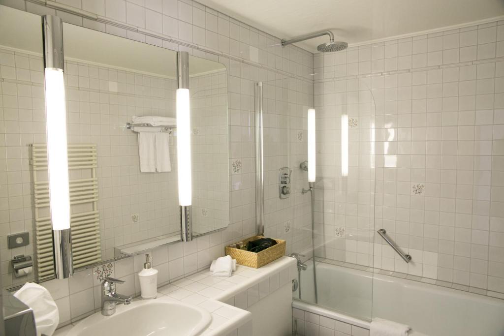 Koupelna v ubytování Hotel Hirschen am See