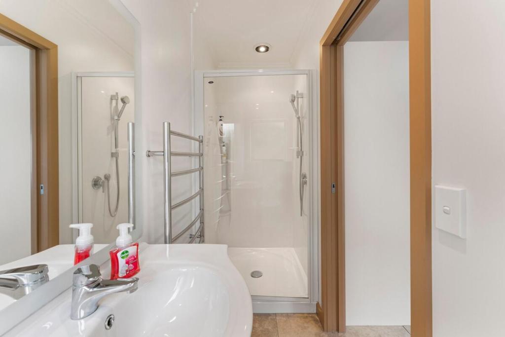 Hilltop Hideaway - Resim 3