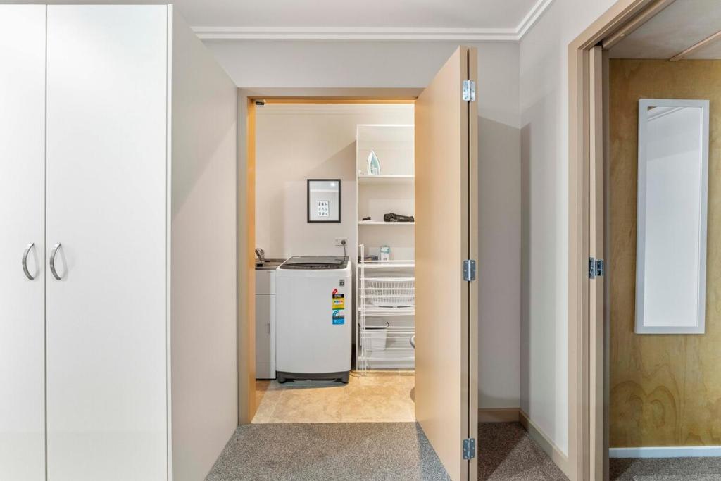 Hilltop Hideaway - Resim 9