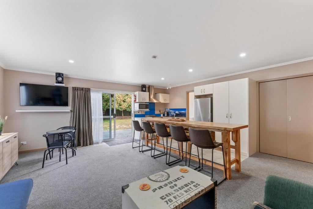 Hilltop Hideaway - Resim 5