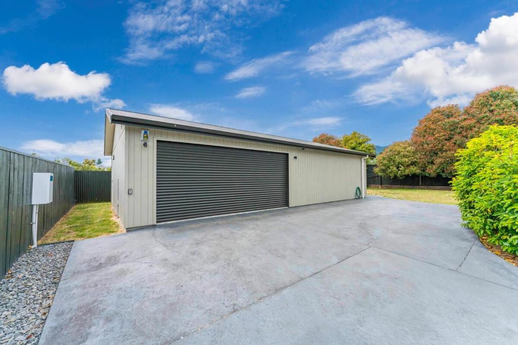 Hilltop Hideaway - Resim 16