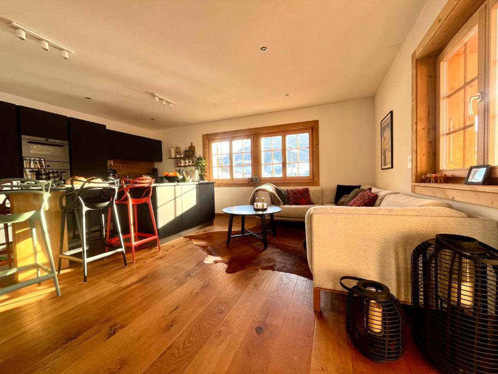 TV a/nebo společenská místnost v ubytování 3 bedroom Modern Alpine Escape