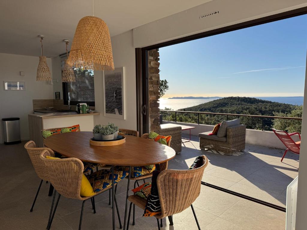 Photo de la galerie de l'établissement La Villa Nausikaa à Bénat, à Bormes-les-Mimosas