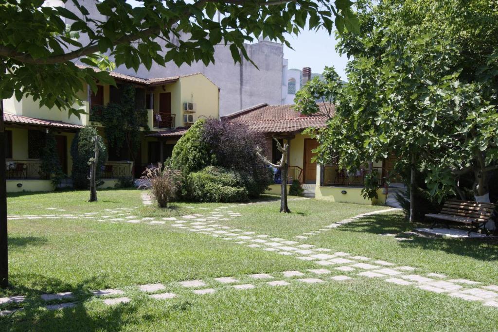 Ogród w obiekcie Lotos Apartments