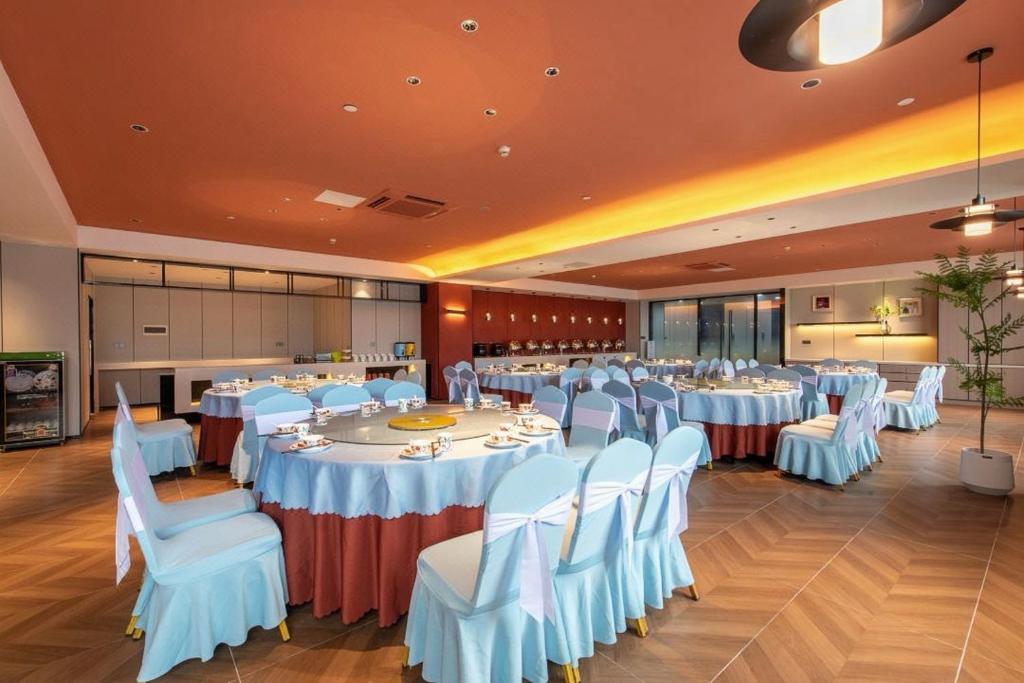 Restaurace v ubytování Calvin International Hotel Guangzhou Baiyun International Airport Huadu Plaza Branch - Free Deliver Service to Guangzhou Baiyun International Airport & Free Deliver Service to Canton Fair Complex During Canton Fair Period