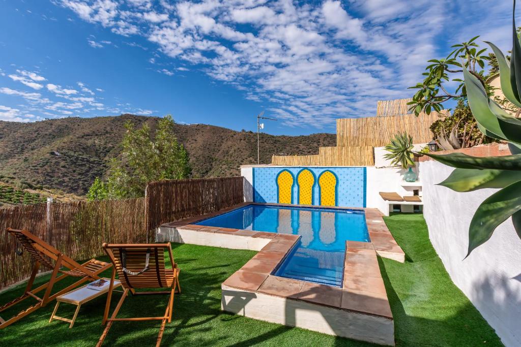 Bazén v ubytování Casa Itocu - Mountain Villa with Pool & WiFi - 22mins to Beach nebo v jeho okolí