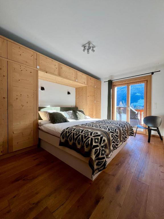 Postel nebo postele na pokoji v ubytování 3 bedroom Modern Alpine Escape