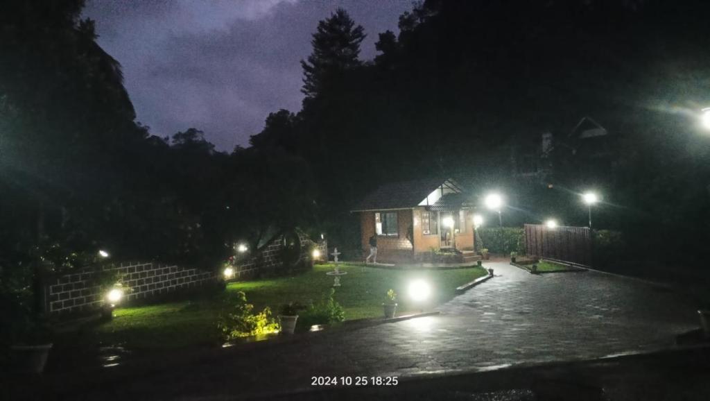Κήπος έξω από το Three Hills Resort Coorg