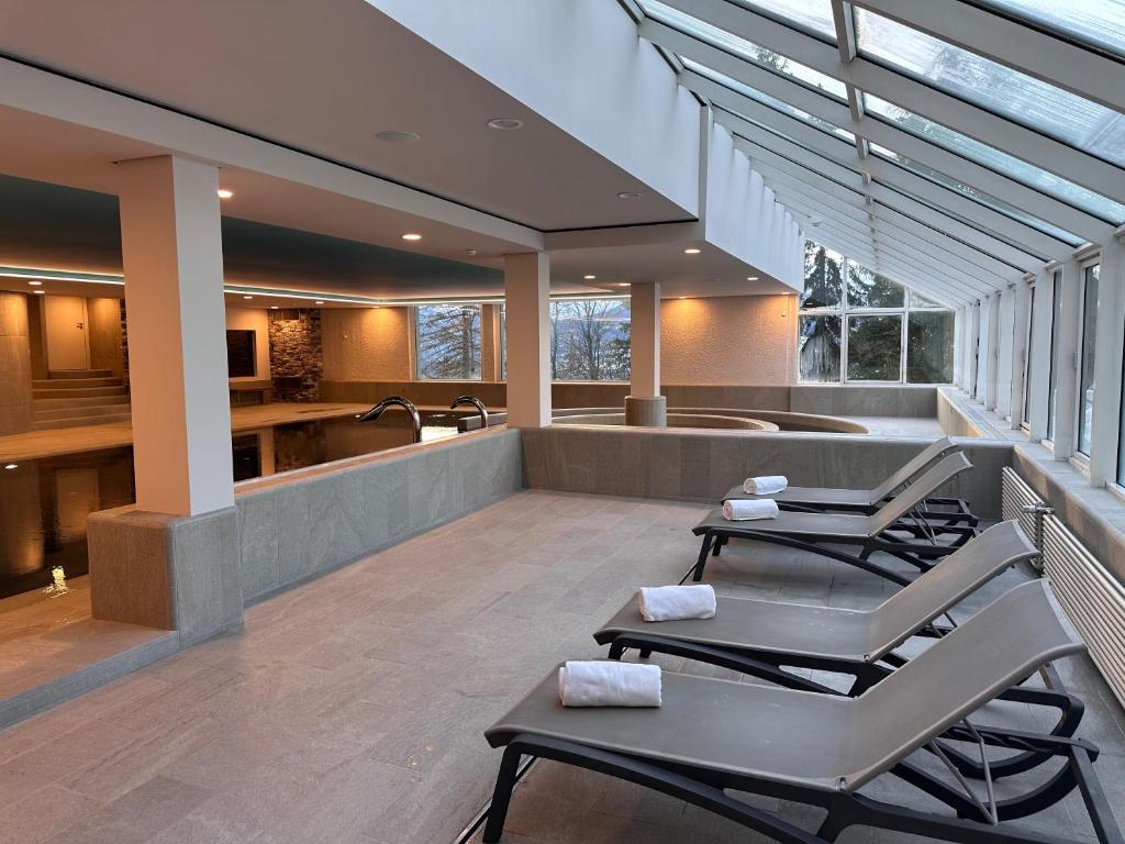 Posezení v ubytování Hotel Valaisia Crans Montana, a Faern Collection Resort