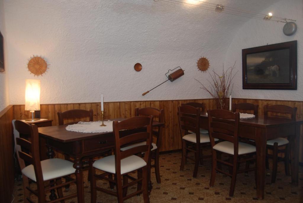 TV a/nebo společenská místnost v ubytování Osteria Anzonico