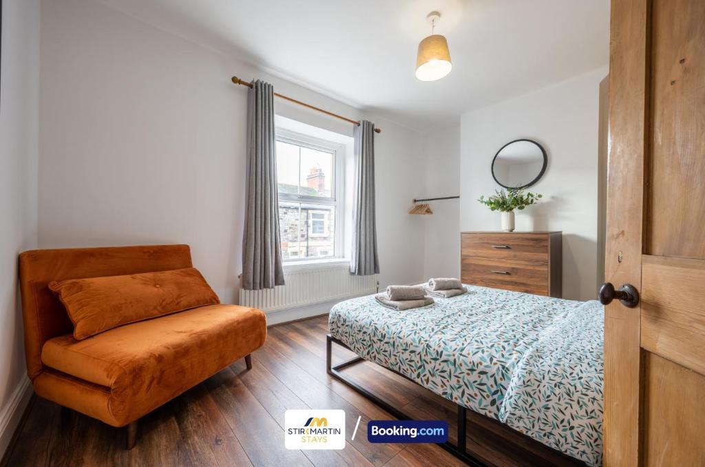 Postel nebo postele na pokoji v ubytování Stylish 2 BR Townhouse By StirkMartin Stays Short Lets & Serviced Accommodation Cardiff With Free Parking & Sleeps5