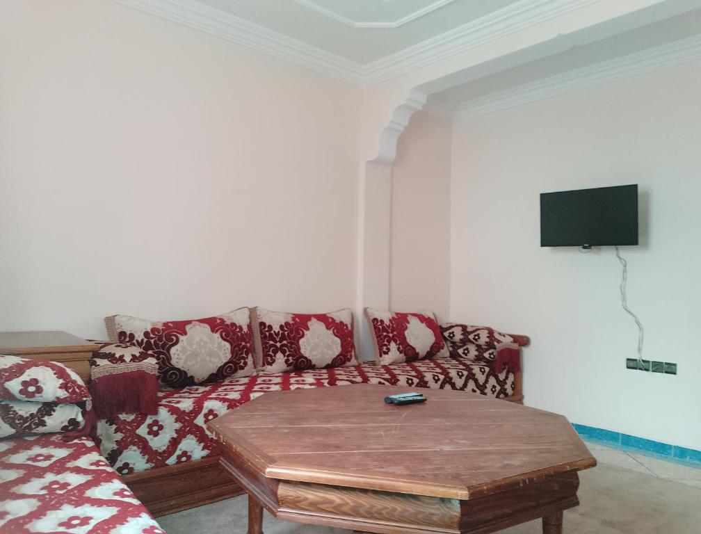 TV a/nebo společenská místnost v ubytování appartement de vacance Aourir2